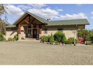 1645 Brozio Rd, Roseburg, OR 97471-4560