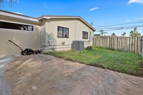 48 7 St, Dania Beach FL  33004-2306 exterior