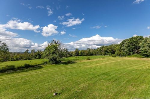 10 Surdan Mountain Rd, West Woods CT  06069-2428 exterior