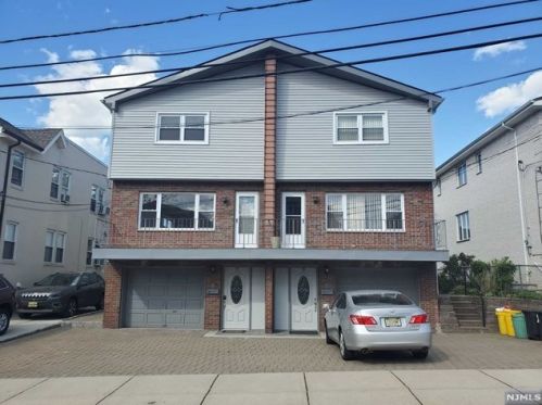 75 Liberty Pl, Palisades Park, NJ 07650-1321
