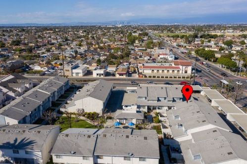 810 Compton Blvd, Compton CA 90220-2955 exterior