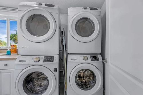 934 Nautilus Isle, Dania Beach FL  33004-2356 exterior