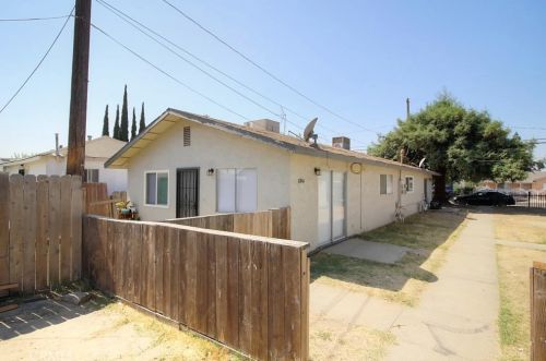 6942 Center St, Winton CA  95388-9395 exterior