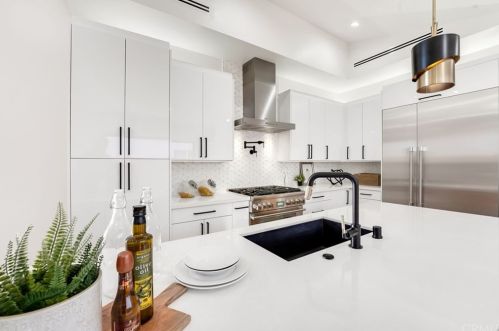 4709 Norwich Ave, Van Nuys CA  91403-2017 exterior