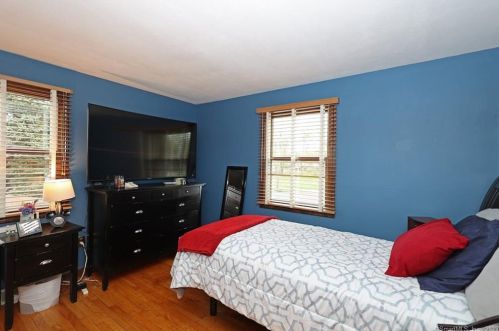 15 Benneville Rd, Milford CT  06461-2432 exterior