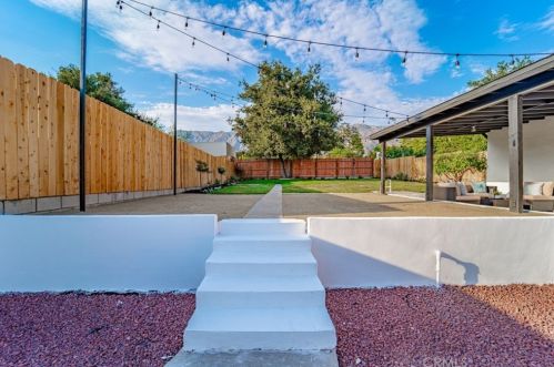 137 Altadena Dr, Altadena CA  91001-5104 exterior