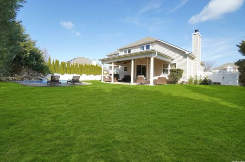 35 Island Trl, Mount Sinai, NY 11766-3424