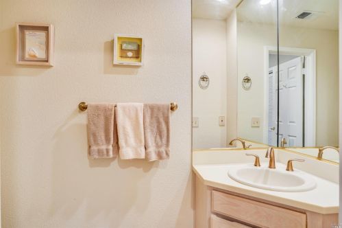 2082 Stonefield Ln, Santa Rosa CA  95403-0951 exterior