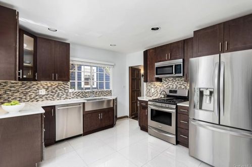 15 Kingsbury Rd, New Rochelle NY  10804-4718 exterior