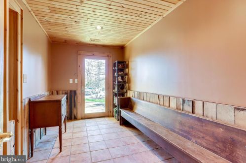 3714 Mountain Rd, Haymarket VA  20169-1739 exterior