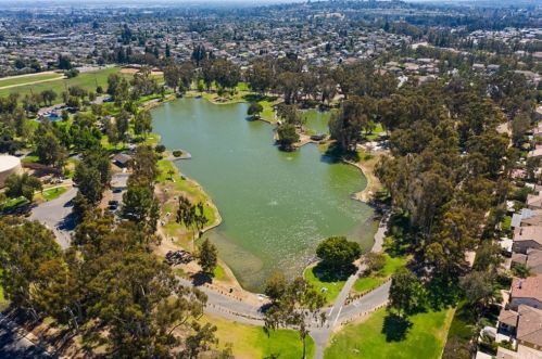 325 Chinook Dr, Placentia CA  92870-1417 exterior