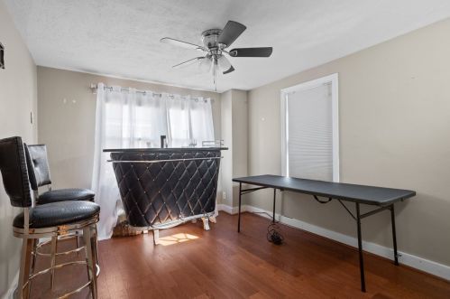 124 Larkspur St, Whitaker PA  15120-2205 exterior