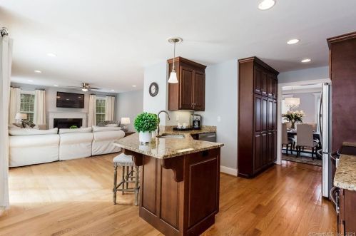 180 Flood Rd, East Hampton, CT 06447-1510