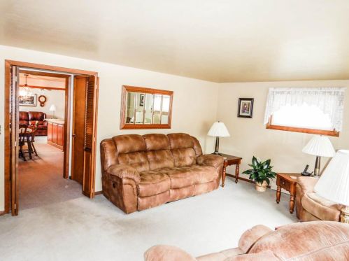 831 Tommark St, Green Bay, WI 54304-2353