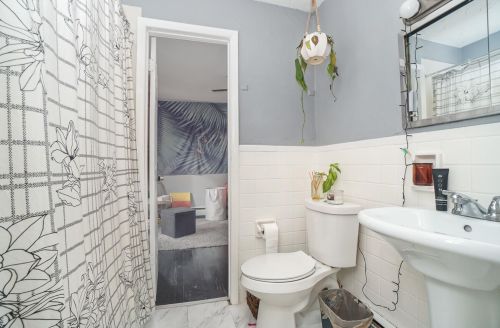 2465 Galbraith Rd, Cincinnati OH 45239-4208 exterior