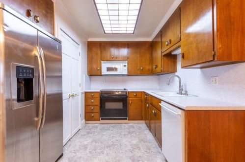 827 Grant Ave, Manteca CA  95336-3727 exterior