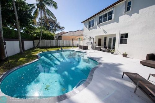 3511 145th Ave, Hollywood FL  33027-3726 exterior