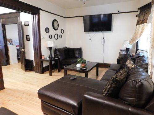 3201 Mckinley Blvd, Milwaukee, WI 53208-2957