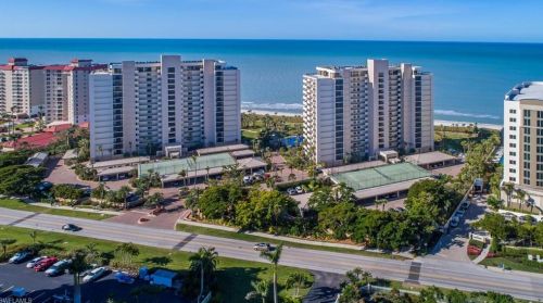 10851 Gulf Shore Dr, Naples FL  34108-3004 exterior
