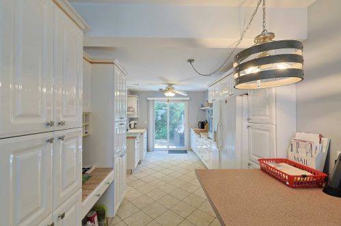 20 Hemlock Ct, Fishkill NY  12524-2618 exterior