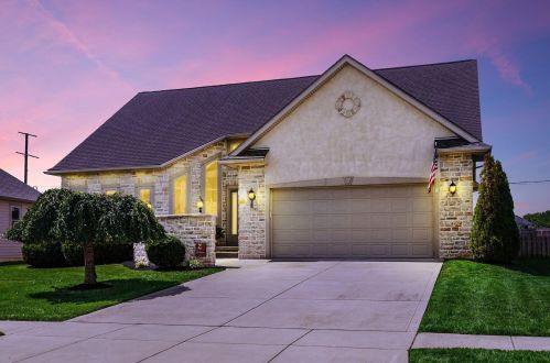 1795 Tuscarora Dr, Darbydale, OH 43123-8088