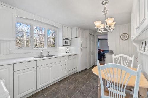 6 Hillwood Rd, Lyme, CT 06371-1417