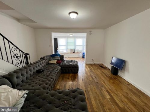 6810 Guyer Ave, Philadelphia PA 19142-2518 exterior