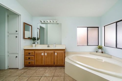 27546 Jasper Way, Santa Clarita CA  91384-3162 exterior
