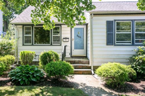 866 Bruce Dr, North Wantagh, NY 11793-1116