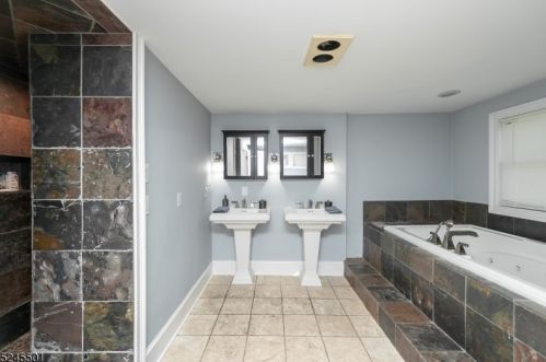 208 Depue St, Belvidere NJ  07823-1415 exterior
