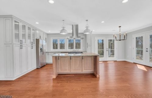 52 Reinman Rd, Warren NJ  07059-5102 exterior