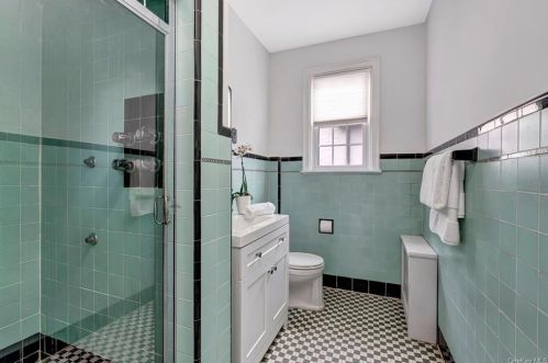 380 Summit Ave, Mount Vernon NY  10552-2206 exterior