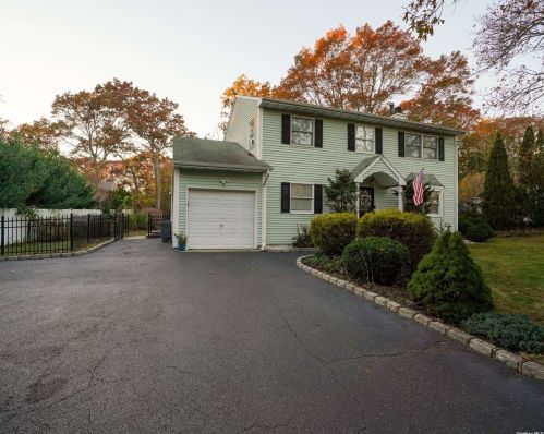 120 Holbrook Rd, South Setauket, NY 11720-4115