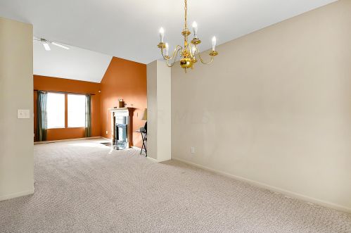 643 Keltonhurst Dr, Pataskala OH 43062-7363 exterior