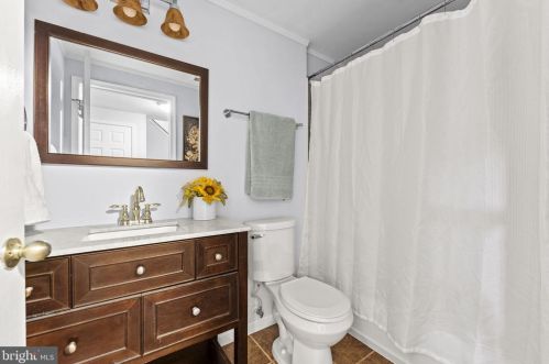 16869 Miranda Ln, Woodbridge VA  22191-5142 exterior