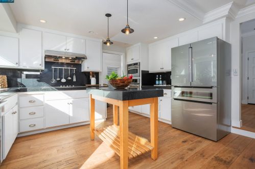 21 Shetland Ln, Concord CA  94523-1615 exterior