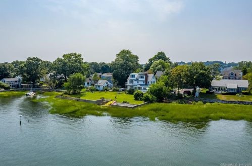 22 Lowndes Ave, Norwalk, CT 06854-3722