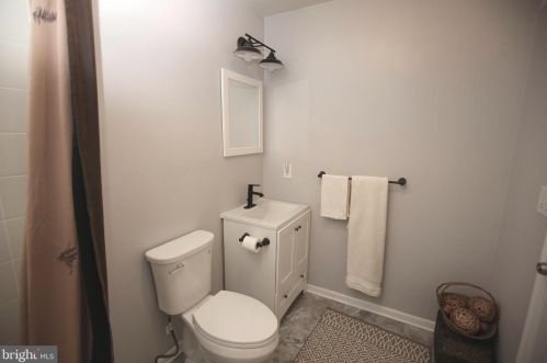 108 Violet Ln, Trenton NJ  08638-2031 exterior