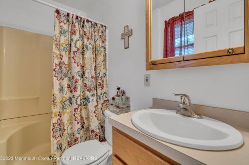 10 Trinity Pl, Jackson Twp NJ  08527-1822 exterior