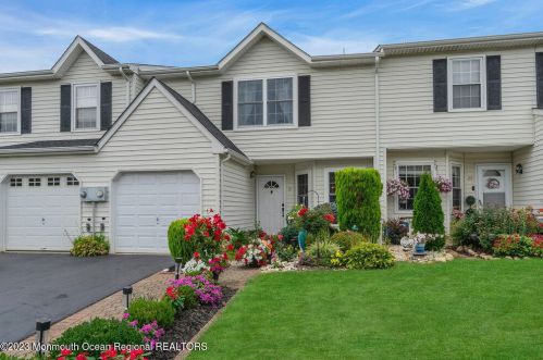 31 Mariners Cv, East Freehold, NJ 07728-3704