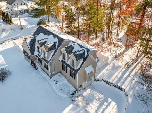 8 Town Farm Rd, Salem, NH 03079-2454