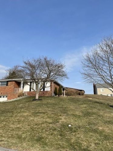 34 Pleasant Valley Dr, Monongahela, PA 15063-3539