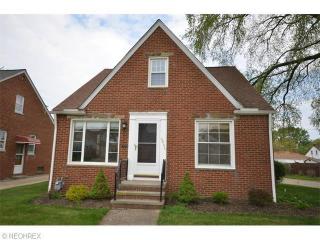 6006 Brownfield Dr, Cleveland, OH 44129-4002