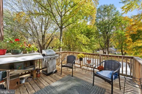 16309 Poplar Hill Rd, Haymarket VA  20169-2101 exterior