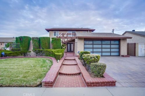 19902 Dunbrooke Ave, Long Beach, CA 90746-2314