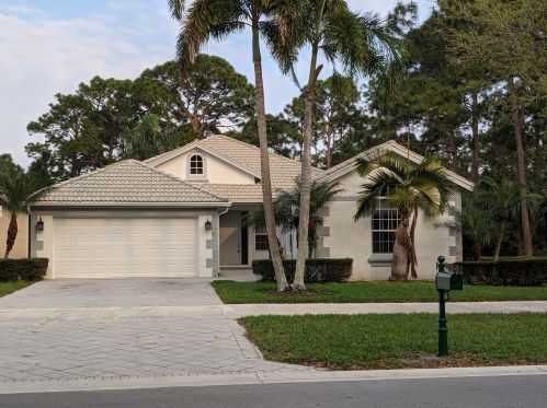 806 Lake Charles Cir, Fort Pierce, FL 34986-3418