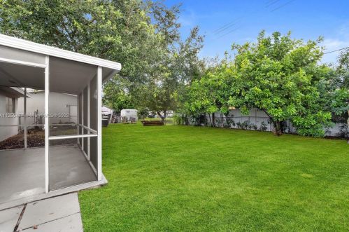 8410 11th St, Hollywood FL  33027-6193 exterior