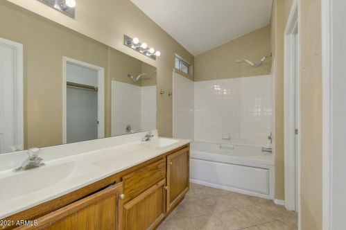 918 Sun Coast Dr, Gilbert AZ  85233-6723 exterior