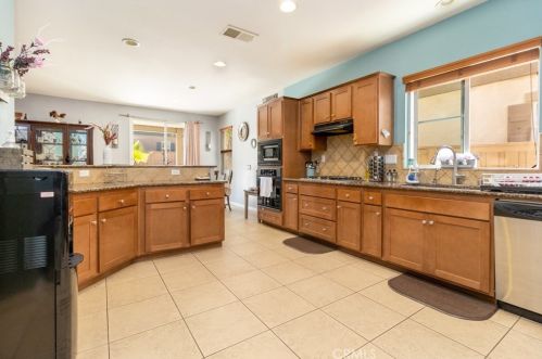 19515 Palomar St, Lake Elsinore CA  92530-6393 exterior