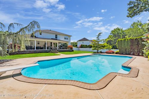 142 Serpentine Dr, Morganville NJ  07751-1400 exterior